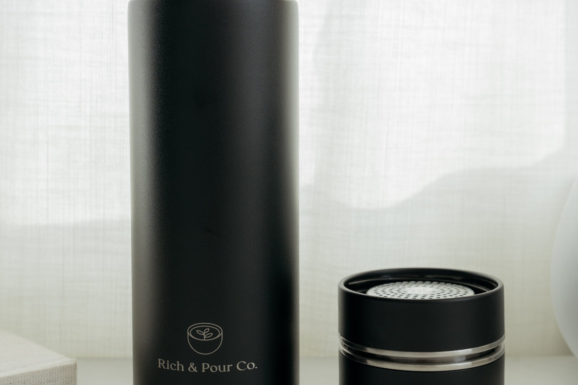 Stainless Steel Insulated Mug w/ Detachable Tea Infuser - Rich And Pour